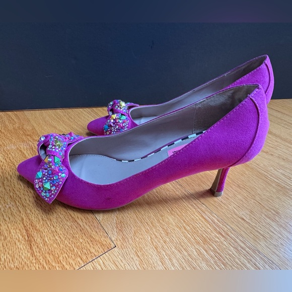 Betsey Johnson Fuchsia Axle Heels with Colorful Bow Embellishments Size 7.5 - Picture 4 of 11